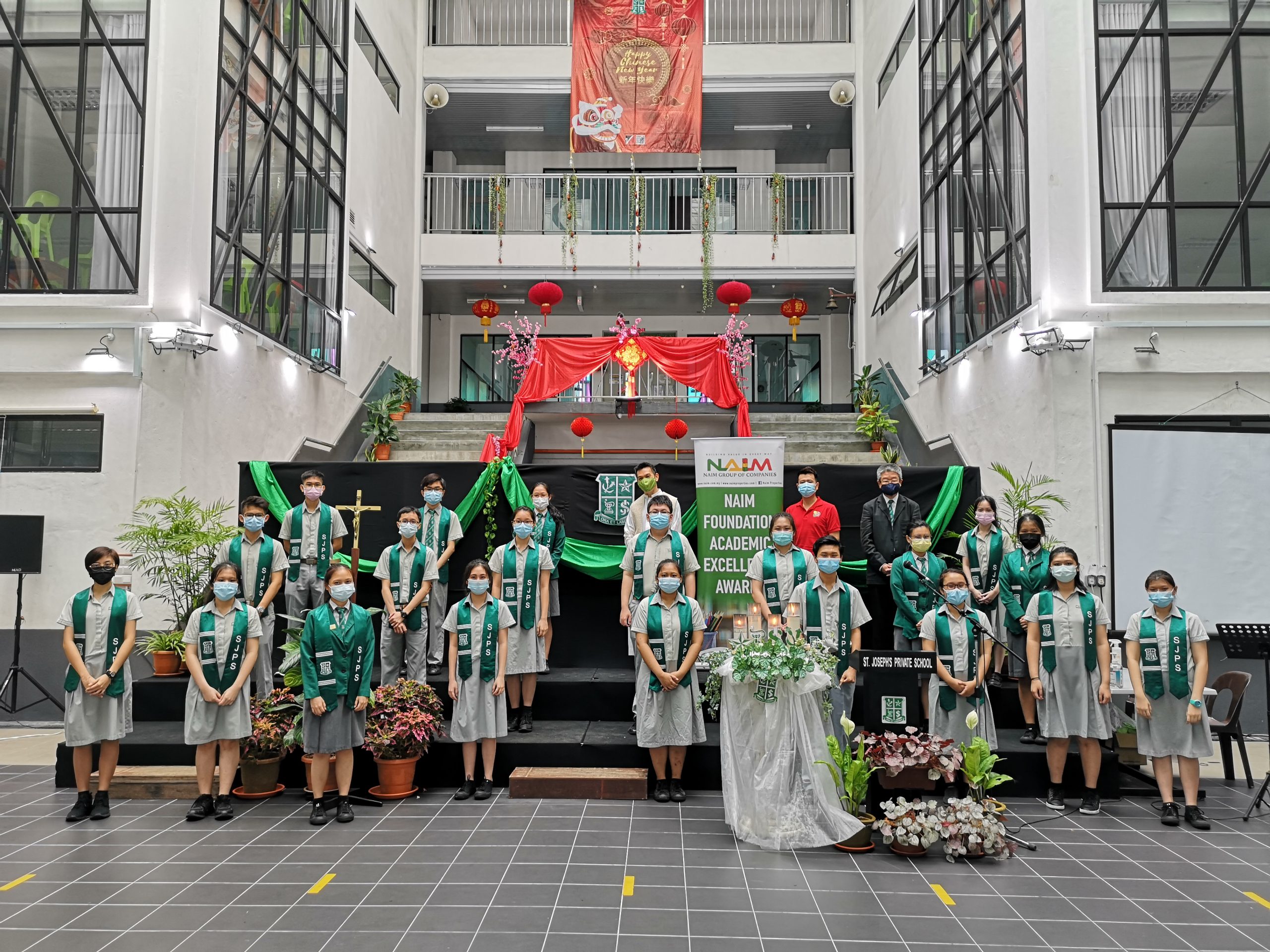 Tabung Amanah NAIM Presents Awards to 20 Top Students of SJPS