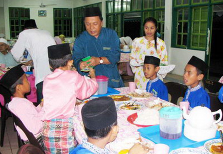Majlis Berbuka Puasa At Peryatim