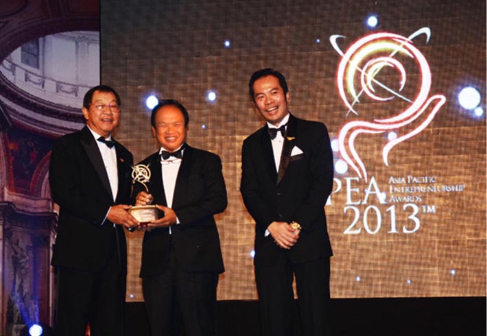 Naim MD awarded Outstanding Entrepreneurship Award 2013