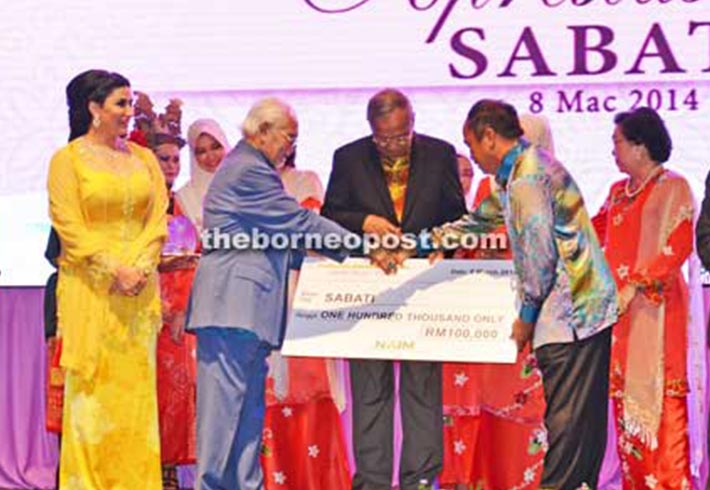 Naim contributes RM100,000 to Sabati