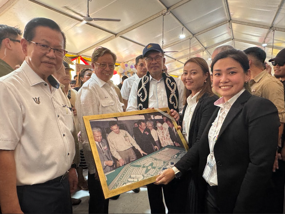 NAIM’s Tribute to Prime Minister at Program Madani Rakyat Sarawakku Sayang 2024 in Miri
